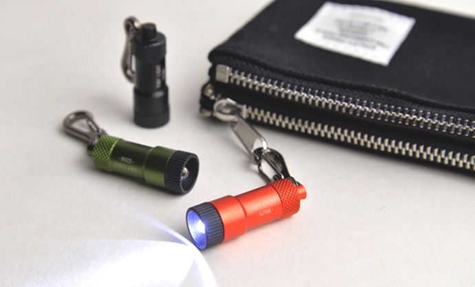 HIGHTIDE ハイタイド/「KEY CHAIN with TINY LIGHT タイニーライト」LEDライトキーホルダー(3色)